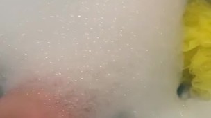 BBW having a bath wants a foot rub