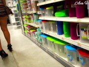 Mini jupe MILF sans culotte en publique 16/16