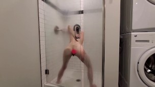 Cam Cutie Loves Anal Fucks Her Ass With Shower Door