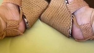 MILF Masturbation and a long wet Orgasm