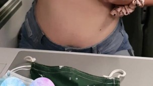 Teen aus Österreich zeigt im Zug ihre Riesentitten (öffentlich) - DildoLove19