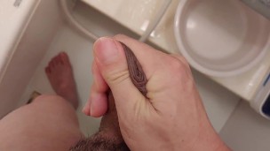 Japanese foreskin hadjob in the bassroom massage 包茎チンポ 風呂場でオナニー