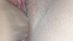 Masturbation chatte serrée crémeuse avec éjac interne - Genny White