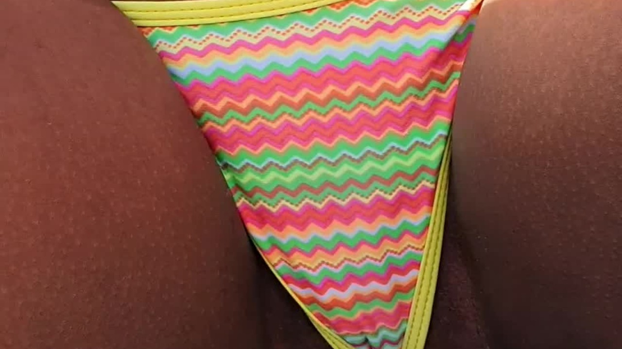 Hot LATINA Caught Adjusting Bikini Thong on a PUBLIC BEACH - Pussy Slip and Cameltoe POV Candid - Video di sesso gratis - RedTube