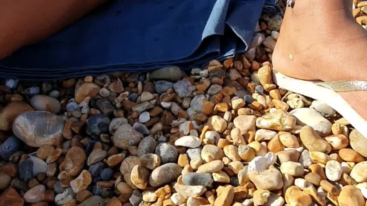 Hot LATINA Caught Adjusting Bikini Thong on a PUBLIC BEACH - Pussy Slip and Cameltoe POV Candid - Video di sesso gratis - RedTube