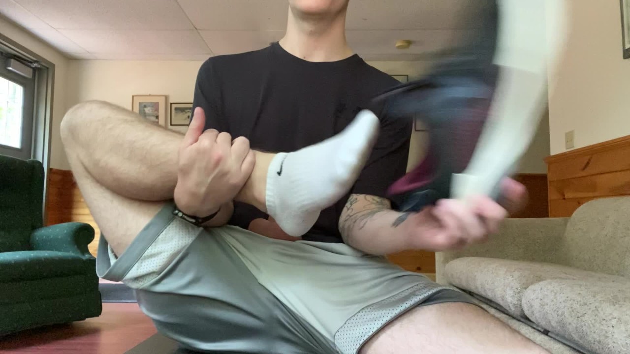 jerking off in a cabin, sneaker, feet and coming a thick load - Free Sex Video - RedTube
