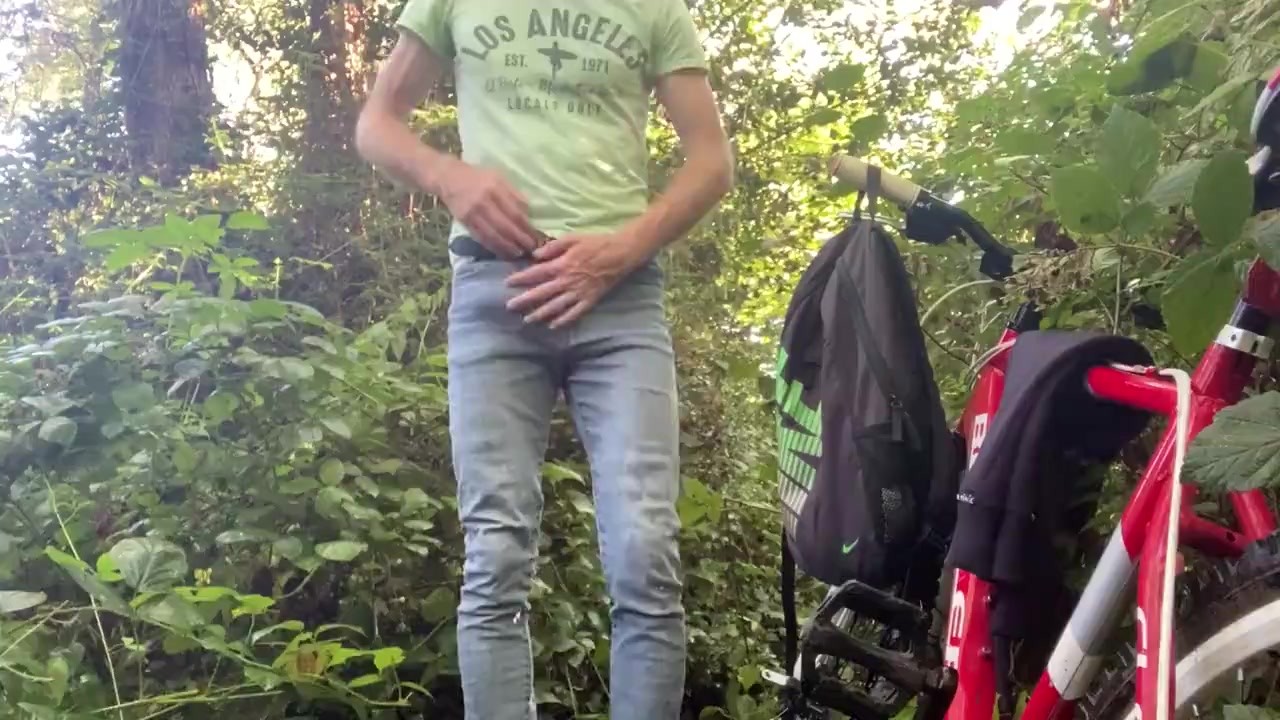 Public risky cycle path wank - married straight guy masturbating in public footpath. Dogging cumshot - 無料セックスビデオ - RedTube