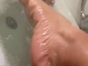 Splash me with those pretty feet