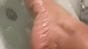 Splash me with those pretty feet