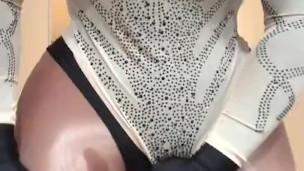 Beyonce’s horny pussy (female mask, trans, crossdressing, high heels, mask, vibe, legs)