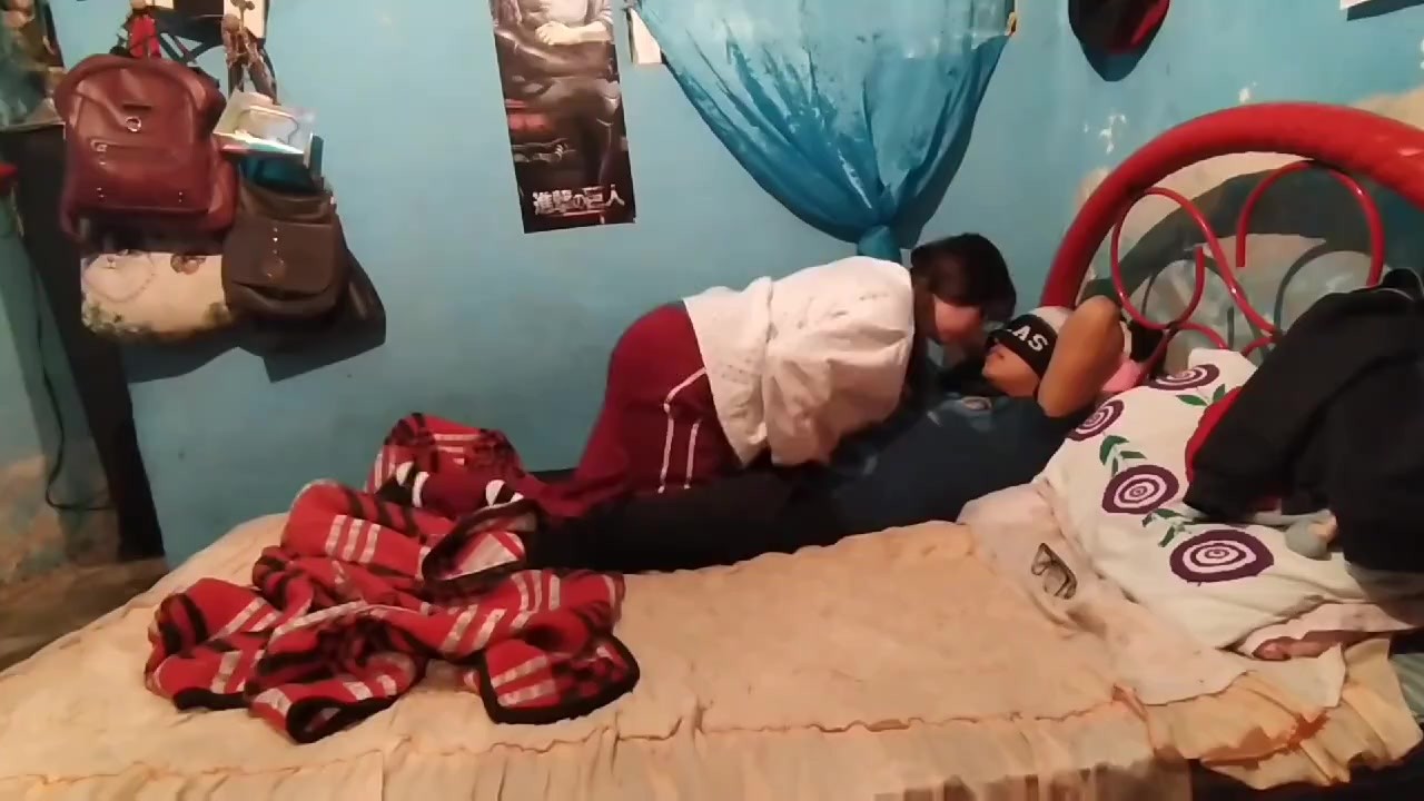 she fucks with her roommate when her boyfriend is away - RedTube
