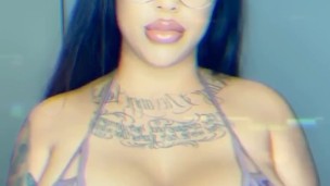 Missdaisyp titty flexing 