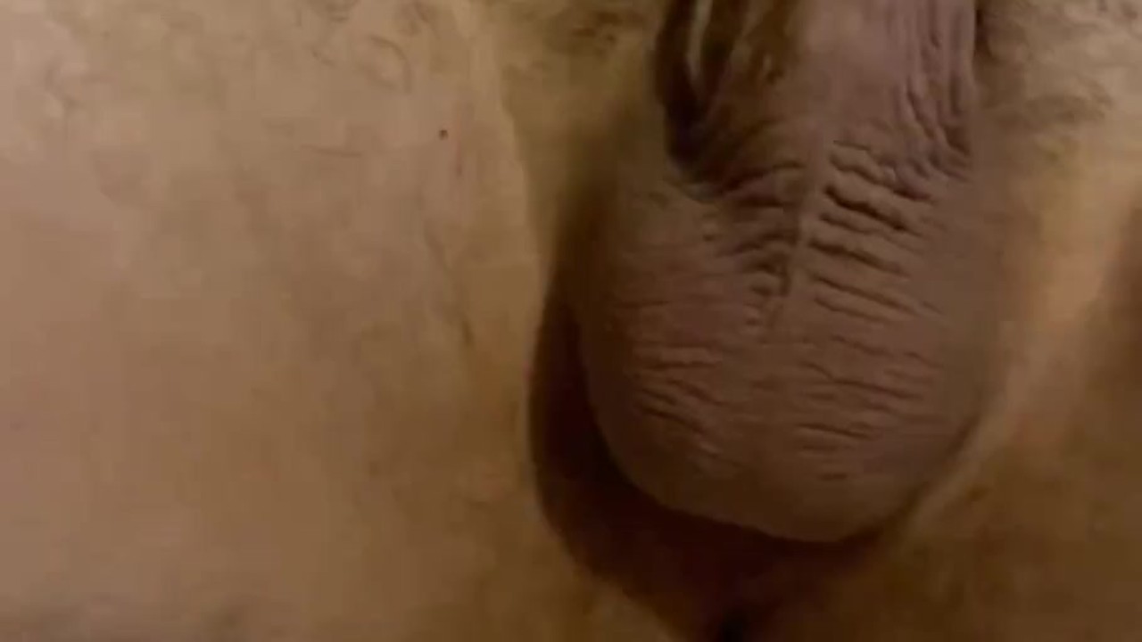 Whipping his balls into shape - RedTube