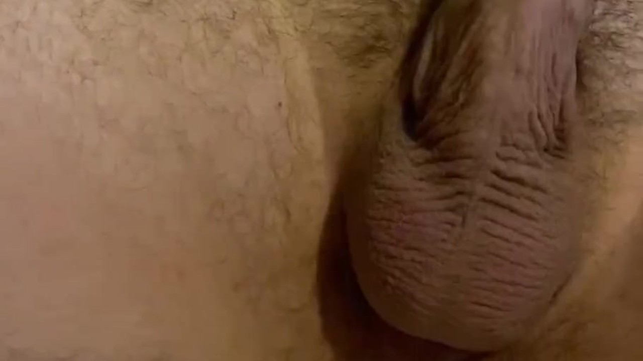 Whipping his balls into shape - RedTube