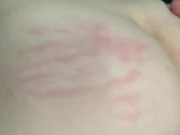 ELLE EST VILAINE, JE LUI MET DES FESSEES ET JOUIS SUR SES ÉNORMES SEINS. 10/16