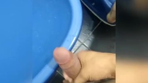 Masturbacion en el baño 