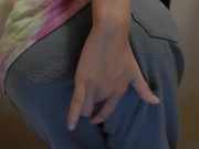 スウェットでお尻見せておしがまおもらしオナニー 1/16