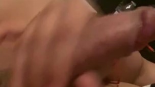 Ochmann transexual se masturba su vergota hasta aventar su leche deliciosa 