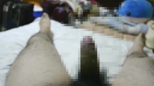 素人男性による、仮性包茎チンポがフル勃起して手コキオナニーするまでを撮影