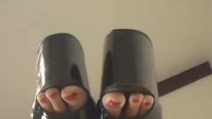 Red Toes in Platforms