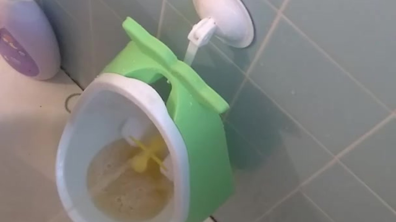 Urine Fetish Princess Potty Training Boy Urinal Toy Aim Play!: Girl Stands to Pee Foamy Yellow - RedTube