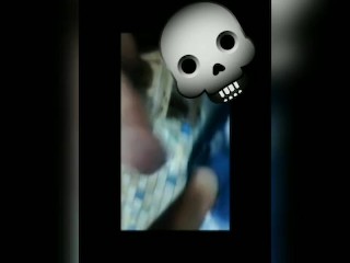 Me desvisto y me masturbo duro