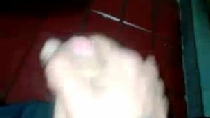 Latino se masturba rico 