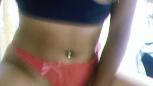 New babe masturbates with pillow