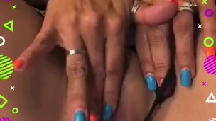 Milf masturbating and squirt 