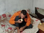 One evening I listen to the radio and taste an apple. 14/16