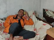 One evening I listen to the radio and taste an apple. 8/16