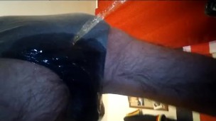 je pisse partout dans mon slip