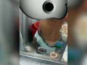 Movimientos sexuales semidesnudo