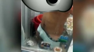 Movimientos sexuales semidesnudo