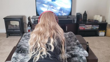 Gamer Girl Wetting Her Leggings