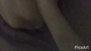 joven latina se mastuba