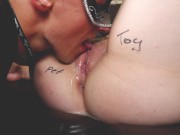 Лижет свою жену шлюху после всех его друзей 14/16