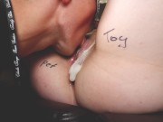 Лижет свою жену шлюху после всех его друзей 4/16