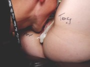 Лижет свою жену шлюху после всех его друзей 8/16