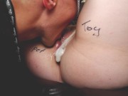 Лижет свою жену шлюху после всех его друзей 9/16