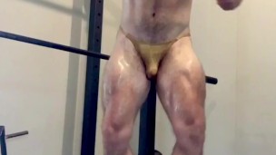 Part 1 Requested Oil Workout & Flex OnlyfansBeefBeast Musclebear Bodybuilder Hot Bear Sexy Posing