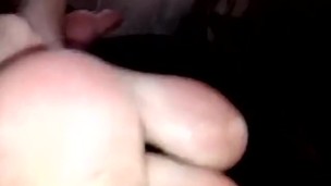 Сосет сам себе дрочит ногами лижет ноги self suck autofellatio self footjob