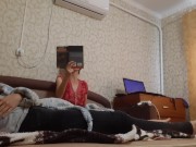 Пока моя мачеха читала книгу в слух, мы со сводной сестрой трахались рядом 1/16