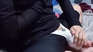 Tanga de joven se mueve