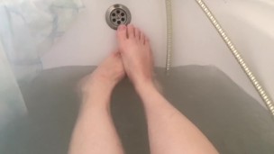 BATH FEET TEASE 