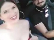 Loca danse et joue avec son corps pour exciter son loco 11/16