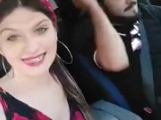 Loca danse et joue avec son corps pour exciter son loco 13/16