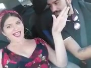 Loca danse et joue avec son corps pour exciter son loco 14/16