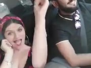 Loca danse et joue avec son corps pour exciter son loco 15/16