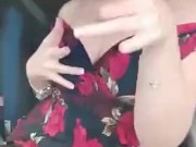 Loca danse et joue avec son corps pour exciter son loco 4/16